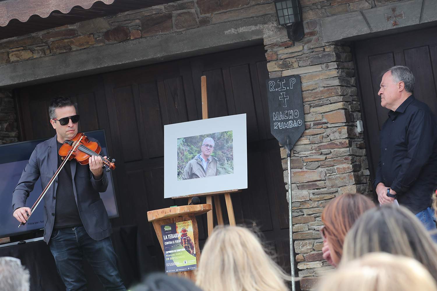 ICAL . La Asociación de Vecinos El Nogalón celebra un acto de homenaje al bombero forestal Nacho Rumbao, fallecido en acto de servicio en Espinoso de Compludo (14)