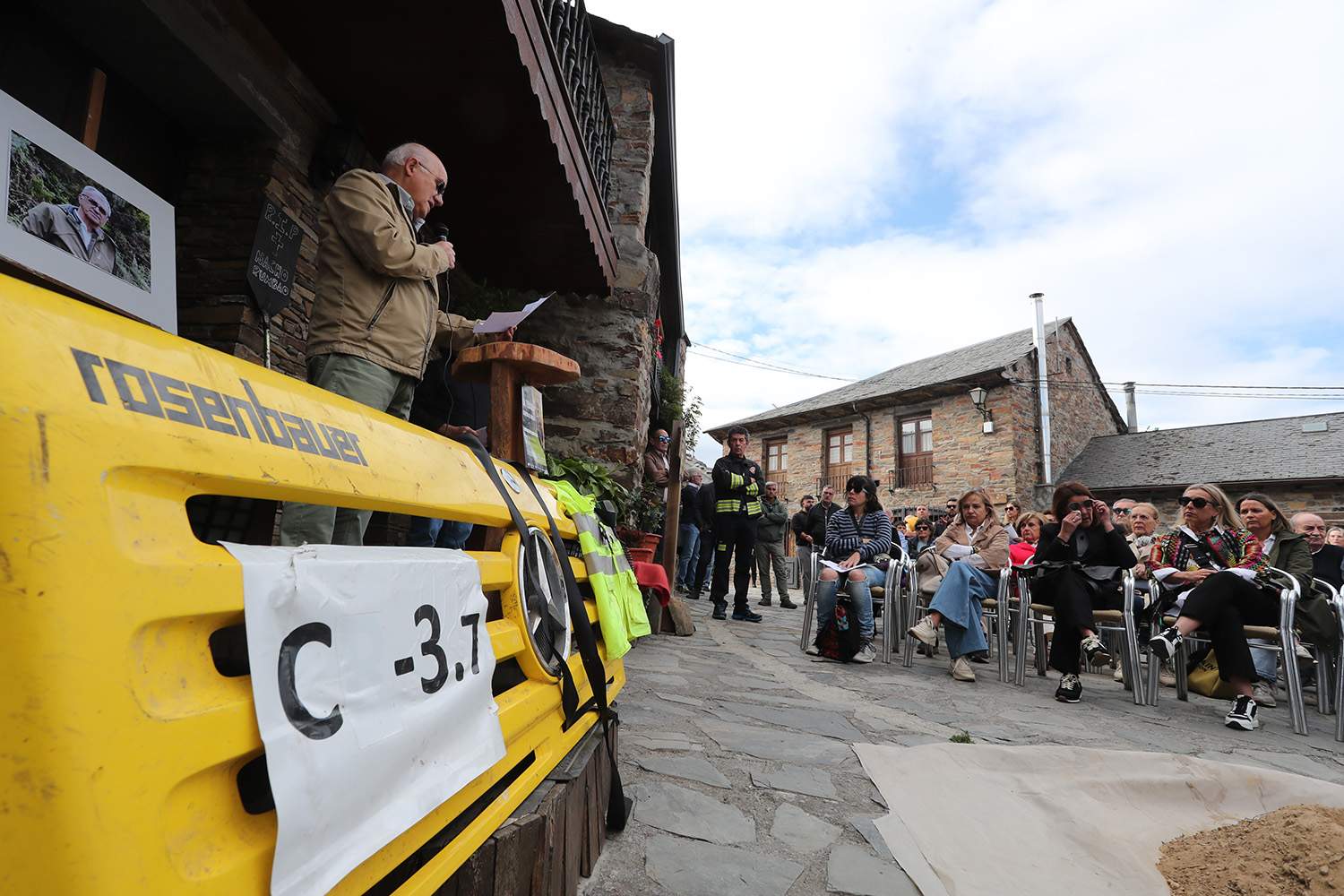ICAL . La Asociación de Vecinos El Nogalón celebra un acto de homenaje al bombero forestal Nacho Rumbao, fallecido en acto de servicio en Espinoso de Compludo (16)