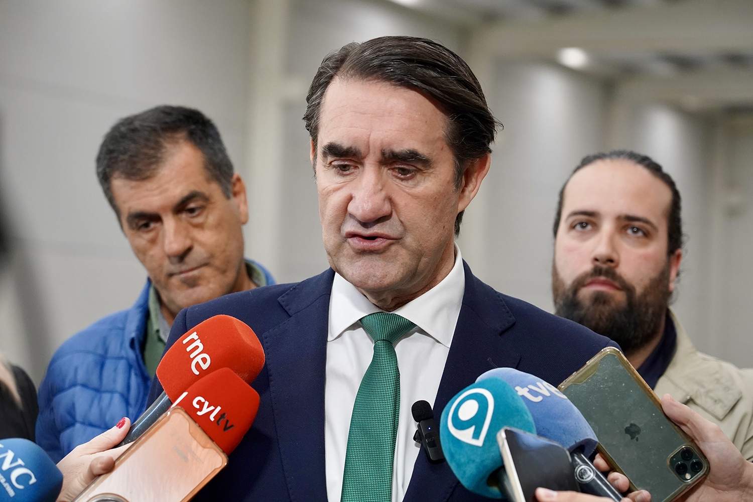 Campillo / ICAL. El consejero de Medio Ambiente, Vivienda y Ordenación del Territorio, Juan Carlos Suárez-Quiñones, visita las naves logísticas promovidas por la Junta en el polígono de Villadangos del Páramo Campillo / ICAL. El consejero de Medio Ambiente, Vivienda y Ordenación del Territorio, Juan Carlos Suárez-Quiñones, visita las naves logísticas promovidas por la Junta en el polígono de Villadangos del Páramo