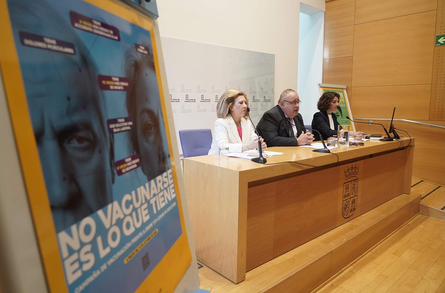 Rubén Cacho / ICAL . El consejero de Sanidad, Alejandro Vázquez Ramos, presenta la campaña de vacunación de la gripe, la COVID-19 y el VRS. Rubén Cacho / ICAL . El consejero de Sanidad, Alejandro Vázquez Ramos, presenta la campaña de vacunación de la gripe, la COVID-19 y el VRS.