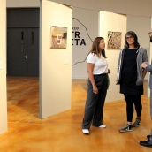 Llega a la Térmica Cultural la muestra ‘Eroding Franco’, sobre la huella ecológica del franquismo. El Subdelegado del Gobierno, Héctor Alaiz, la directora de la Fundación Ciudad de la Energía, Yasodhara López y la comisionada, Carmen Gustrán Llega a la Térmica Cultural la muestra ‘Eroding Franco’, sobre la huella ecológica del franquismo. El Subdelegado del Gobierno, Héctor Alaiz, la directora de la Fundación Ciudad de la Energía, Yasodhara López y la comisionada, Carmen Gustrán