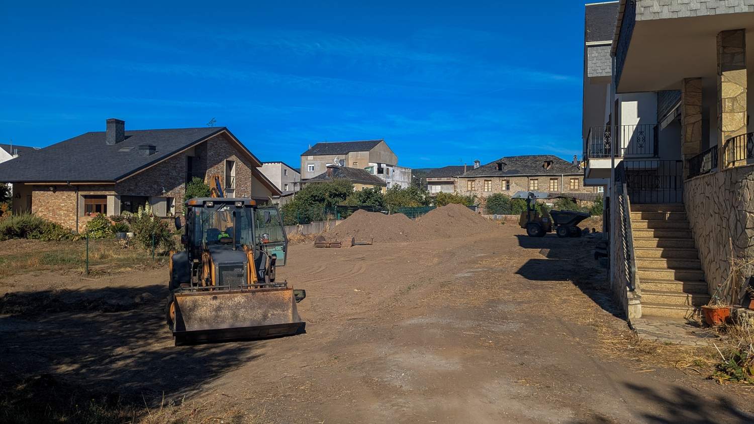 Comienzan las obras para sustituir el colector de aguas sucias del arroyo de Vega del Rey (Cacabelos)