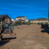 Comienzan las obras para sustituir el colector de aguas sucias del arroyo de Vega del Rey (Cacabelos)