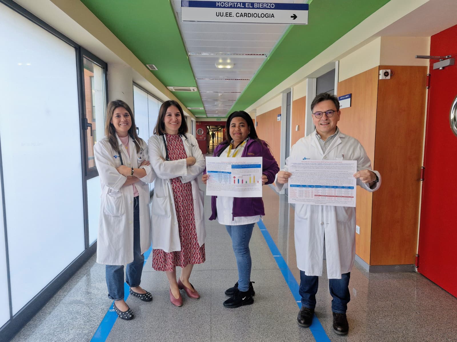 Laura de la Fuente, Emilse Martínez, Delmira Estévez y Favio Aníbal Rojas con los pósteres presentados (1) Laura de la Fuente, Emilse Martínez, Delmira Estévez y Favio Aníbal Rojas con los pósteres presentados (1)