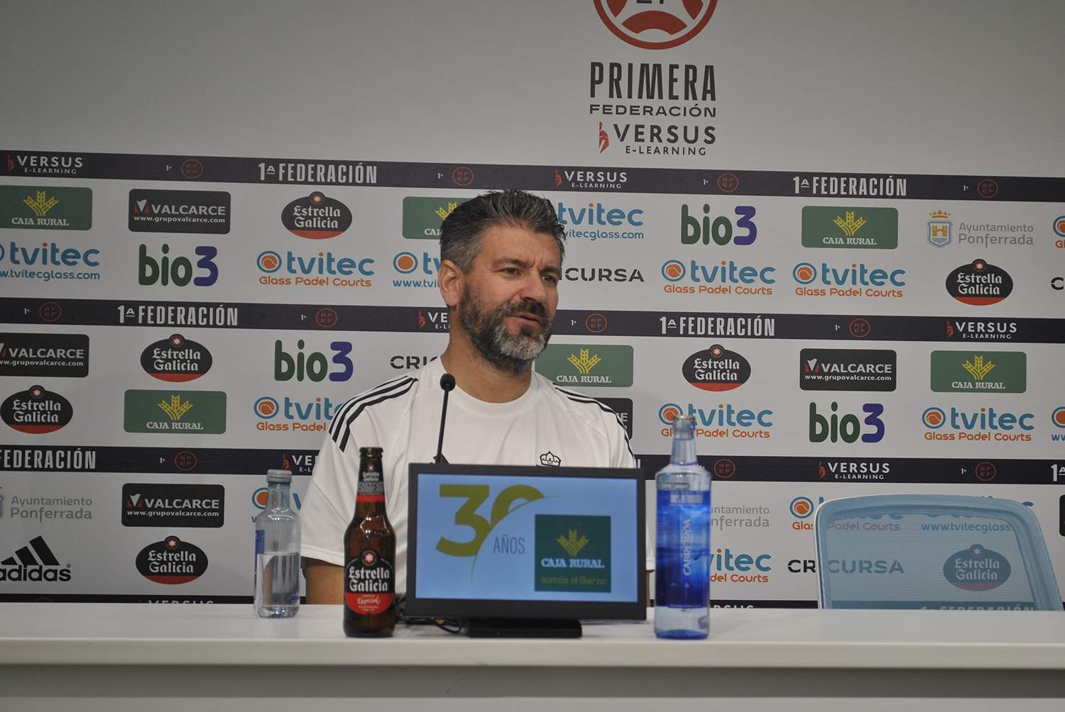 Fernando Estévez, entrenador de la SD Ponferradina en rueda de prensa