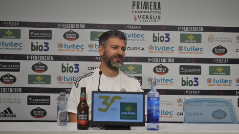 Fernando Estévez, entrenador de la SD Ponferradina en rueda de prensa