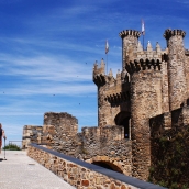 La revista Viajar señala a Ponferrada y a su Castillo como "la región templaria más espectacular del mundo"