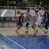 Clínica Ponferrada logra un trabajado triunfo en el estreno ante Clavijo