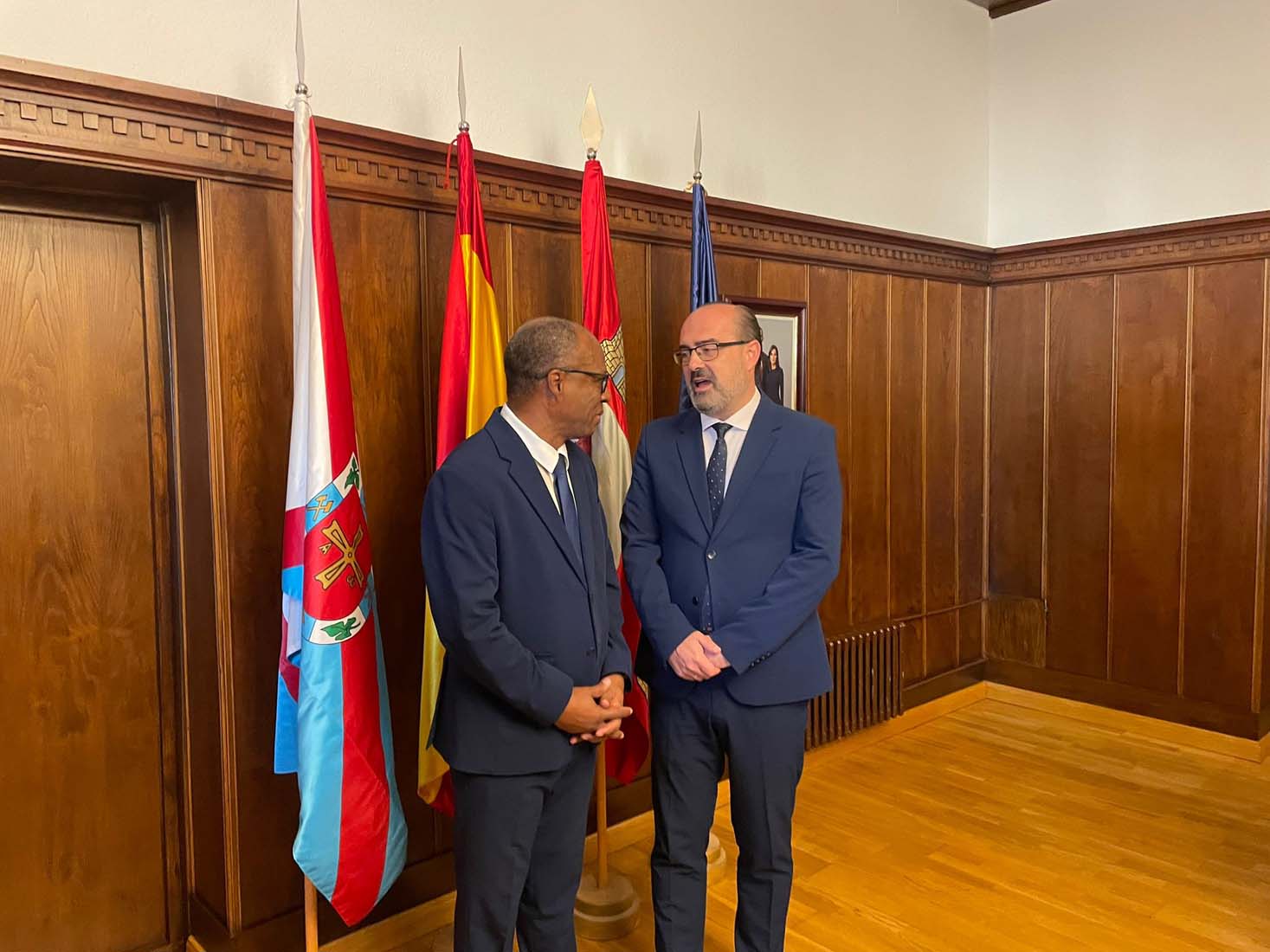 Ulisses Correia e Silva fue recibido en el Ayuntamiento de Ponferrada por el alcalde Marco Morala (1)