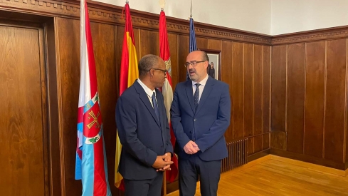 Ulisses Correia e Silva fue recibido en el Ayuntamiento de Ponferrada por el alcalde Marco Morala (1)