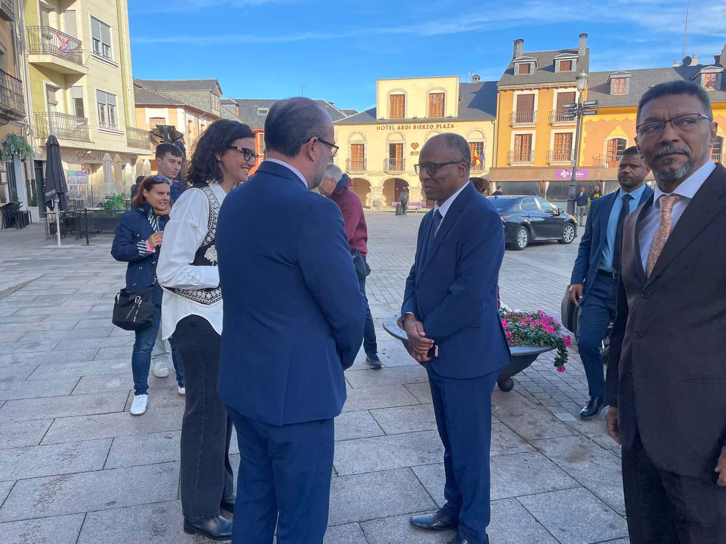 Ulisses Correia e Silva fue recibido en el Ayuntamiento de Ponferrada por el alcalde Marco Morala (2)