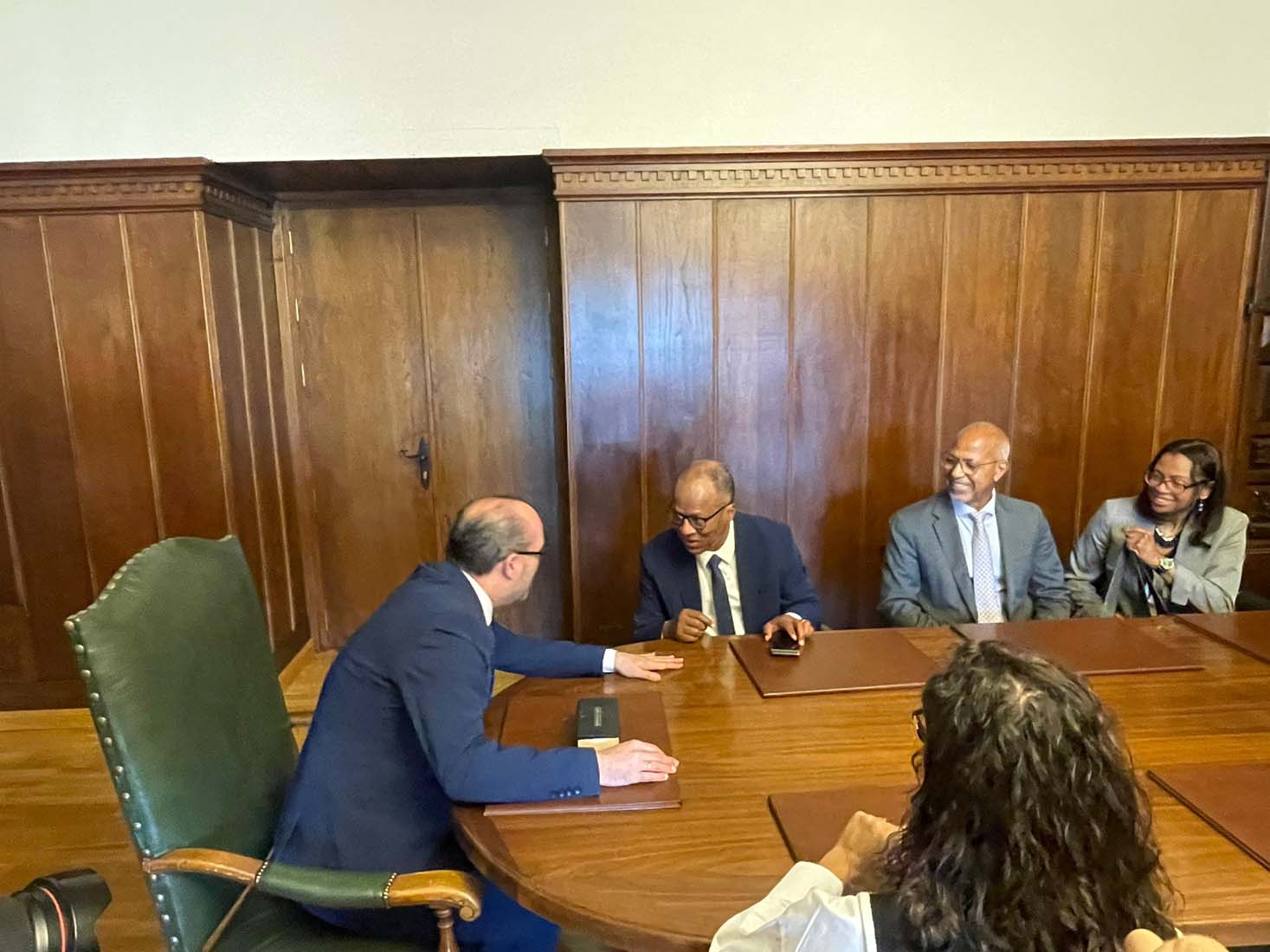 Ulisses Correia e Silva fue recibido en el Ayuntamiento de Ponferrada por el alcalde Marco Morala (6)