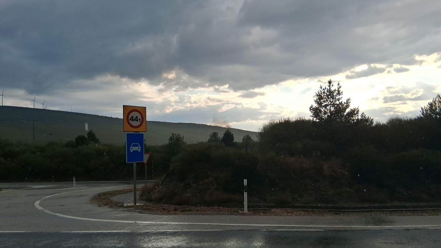 El incendio visto desde la carrtera