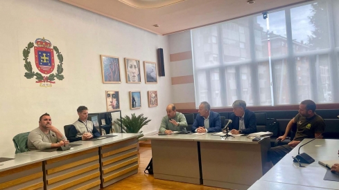 Cubrecontenedores, pastores eléctricos y trampas para reforzar la prevención del oso pardo en el Bierzo Alto y Laciana