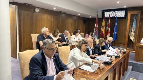 El PSOE de Ponferrada advierte que la gestión de Morala pone en riesgo la continuidad de la ORA y otros servicios esenciales