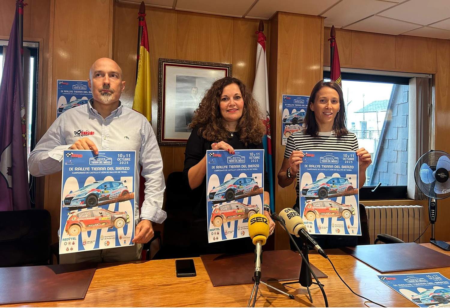 Presentación Rallye Tierra del Bierzo. En la foto: el presidente de Médula Sport, Conrado Fernández, la alcaldesa de Bembibre, Silvia Cao (C), y la concejala de Deportes de Ponferrada, Eva González (D)