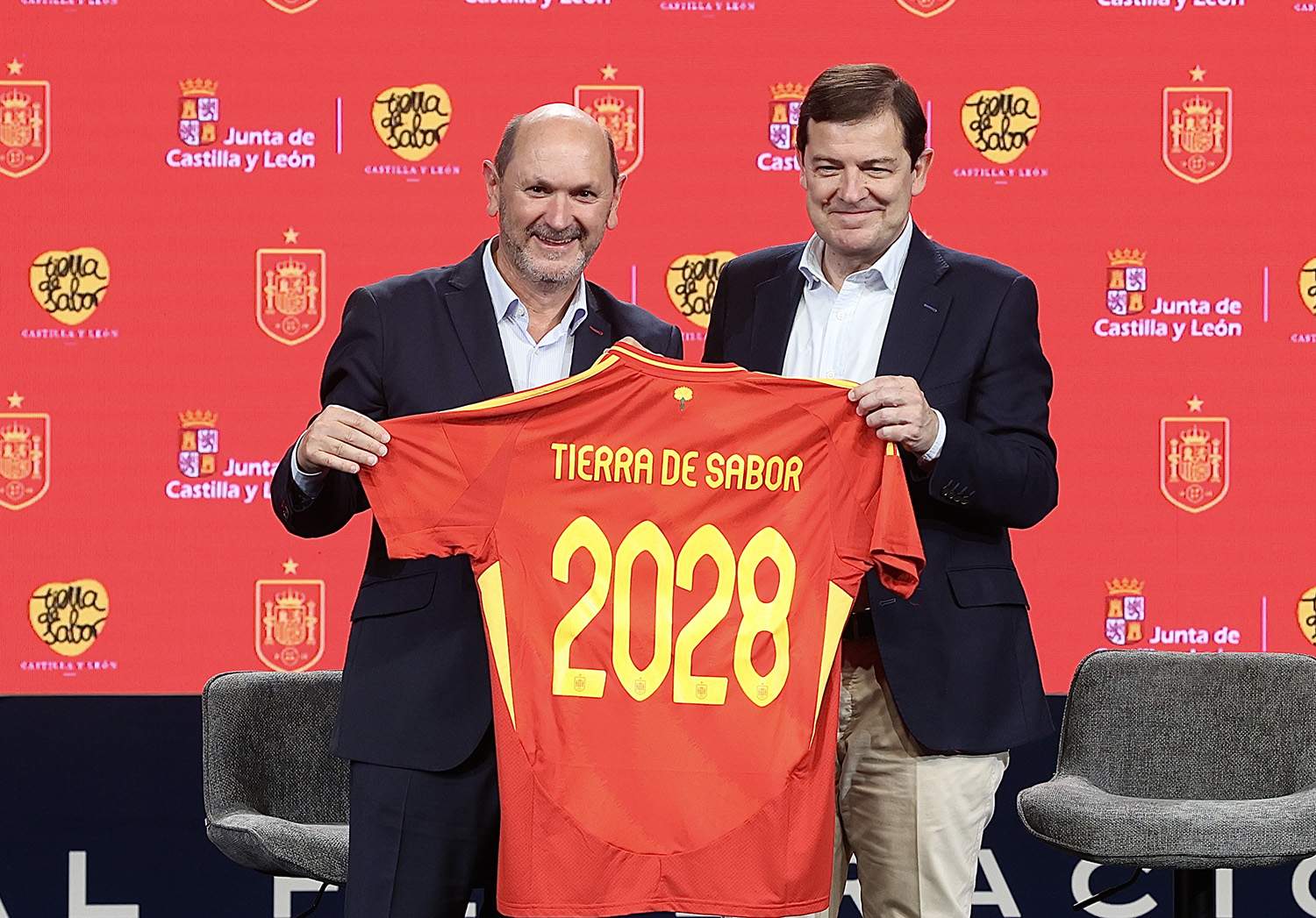 Juan Lázaro ICAL. El presidente de la Junta, Alfonso Fernández Mañueco, participa en el acto de presentación del patrocinio de 'Tierra de Sabor' a la Selección Española de Fútbol Juan Lázaro ICAL. El presidente de la Junta, Alfonso Fernández Mañueco, participa en el acto de presentación del patrocinio de 'Tierra de Sabor' a la Selección Española de Fútbol