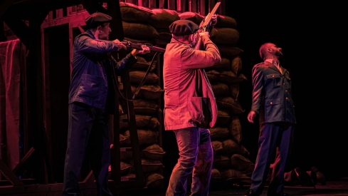 Escena de la obra Balada del Norte | El berciano Luis Alija lleva al Bergidum la revolución minera del 34 adaptada bajo el nombre de 'La balada del norte' 