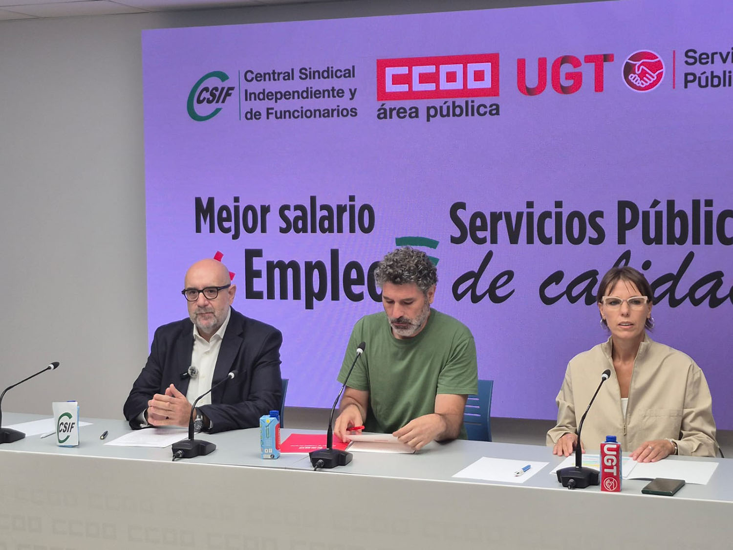 Reunión para exigir la subida salarial de los empleados públicos
