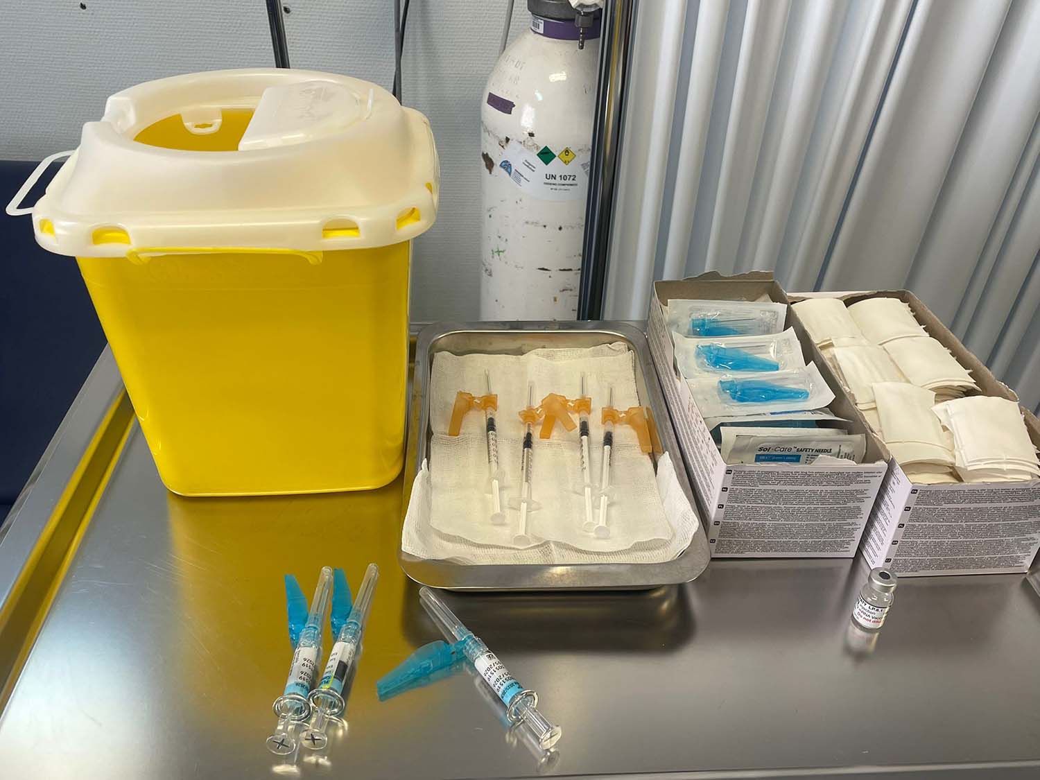 Vacunación en el centro de salud de Cuatrovientos 2