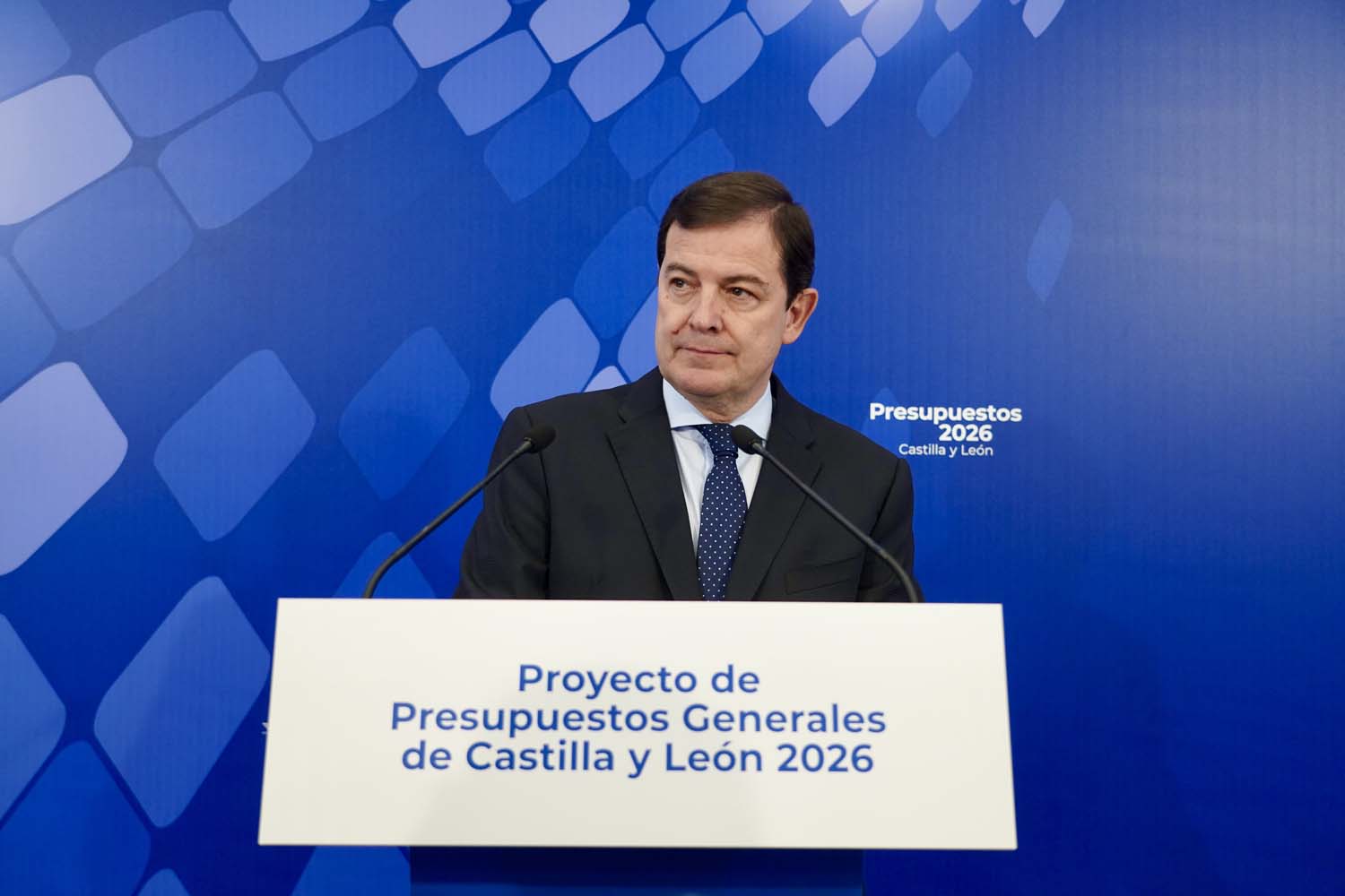 Leticia Pérez ICAL. El presidente de la Junta de Castilla y León, Alfonso Fernández Mañueco, comparece en rueda de prensa para presentar el proyecto de Ley de Presupuestos Generales de la Comunidad de Castilla y Le (5)