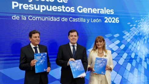 El presidente de la Junta de Castilla y León, Alfonso Fernández Mañueco, comparece en rueda de prensa para presentar el proyecto de Ley de Presupuestos Generales de CyL | Leticia Pérez ICAL