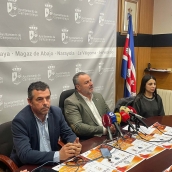 La 8ª Feria de la Miel de Camponaraya acoge a más de 30 expositores y reivindica ayudas para un sector "muy castigado" por los incendios