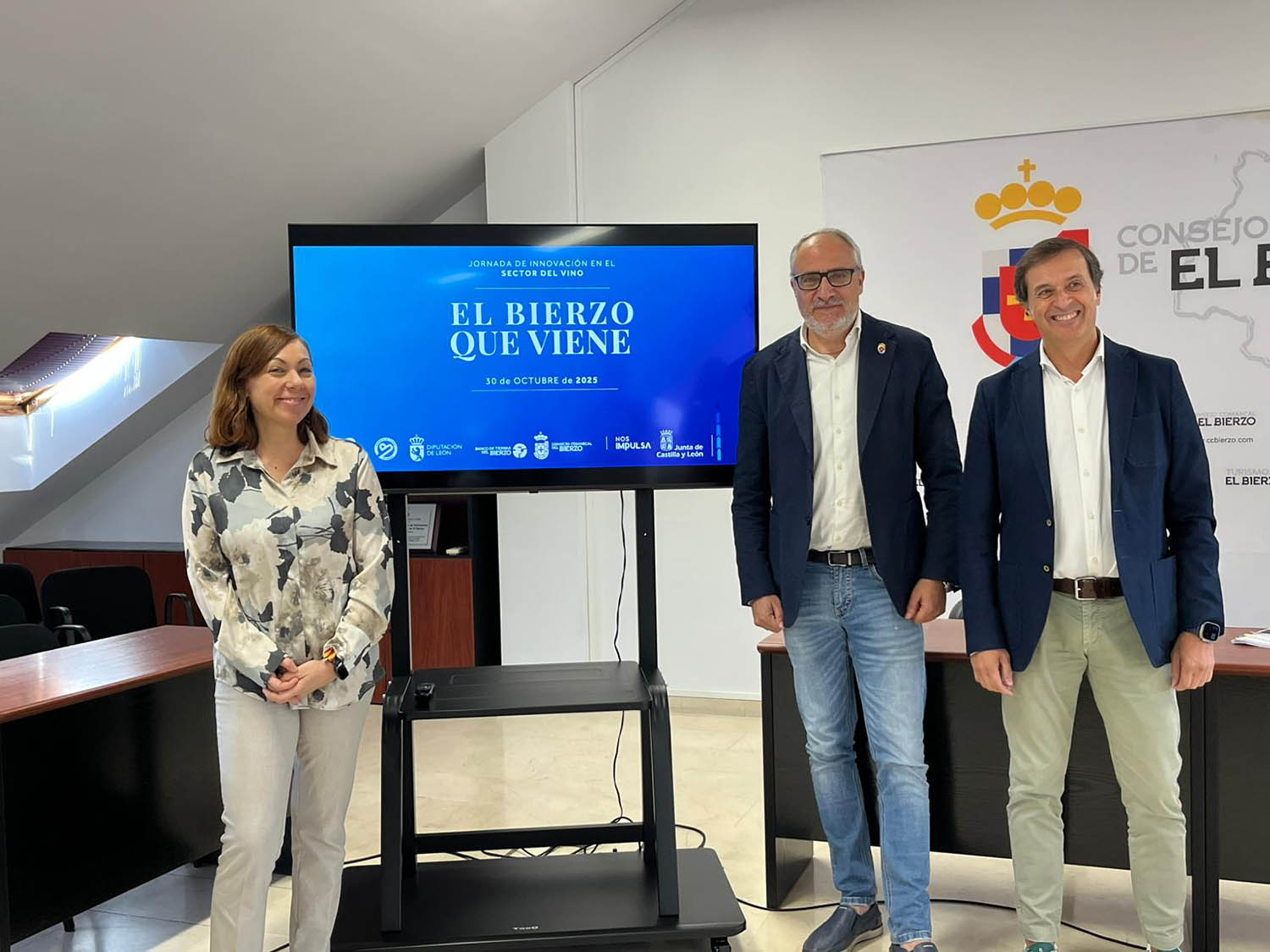 Jornada El Bierzo que viene. Olegario Ramón, presidente del Consejo Comarcal del Bierzo. Adelino Pérez, presidente CRDO Bierzo y Beatriz Anievas, gerente del Banco de Tierras
