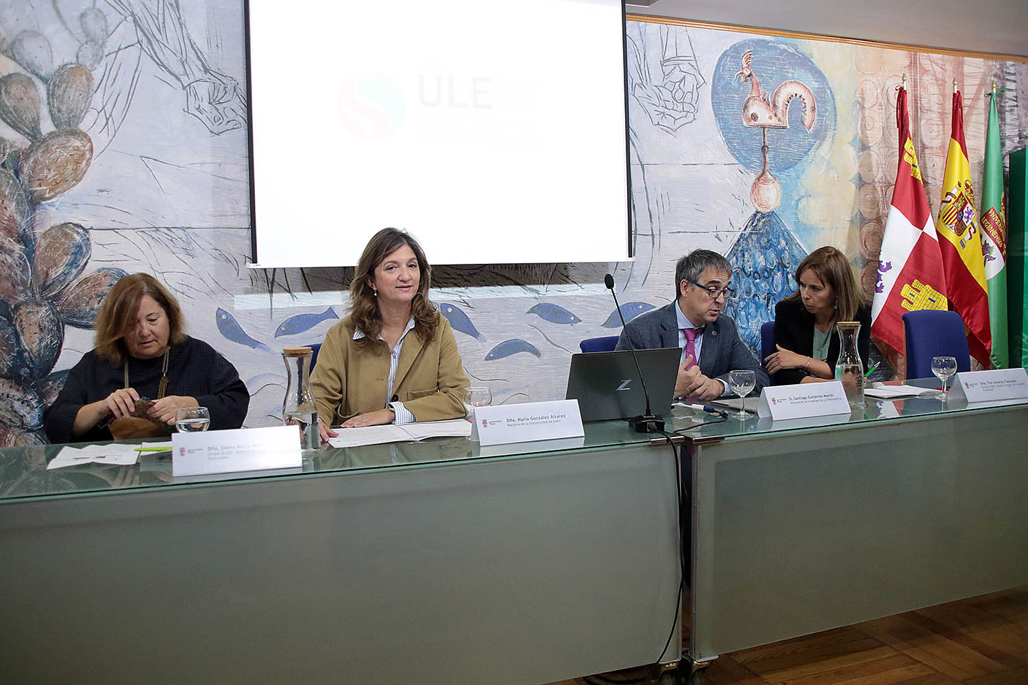 Peio García / ICAL. La rectora de la Universidad de León, Nuria González, y el vicerrector Investigación y Transferencia, Santiago Gutiérrez, presentan ULEgif, un grupo de trabajo constituido para la gestión integral de incendios forestales