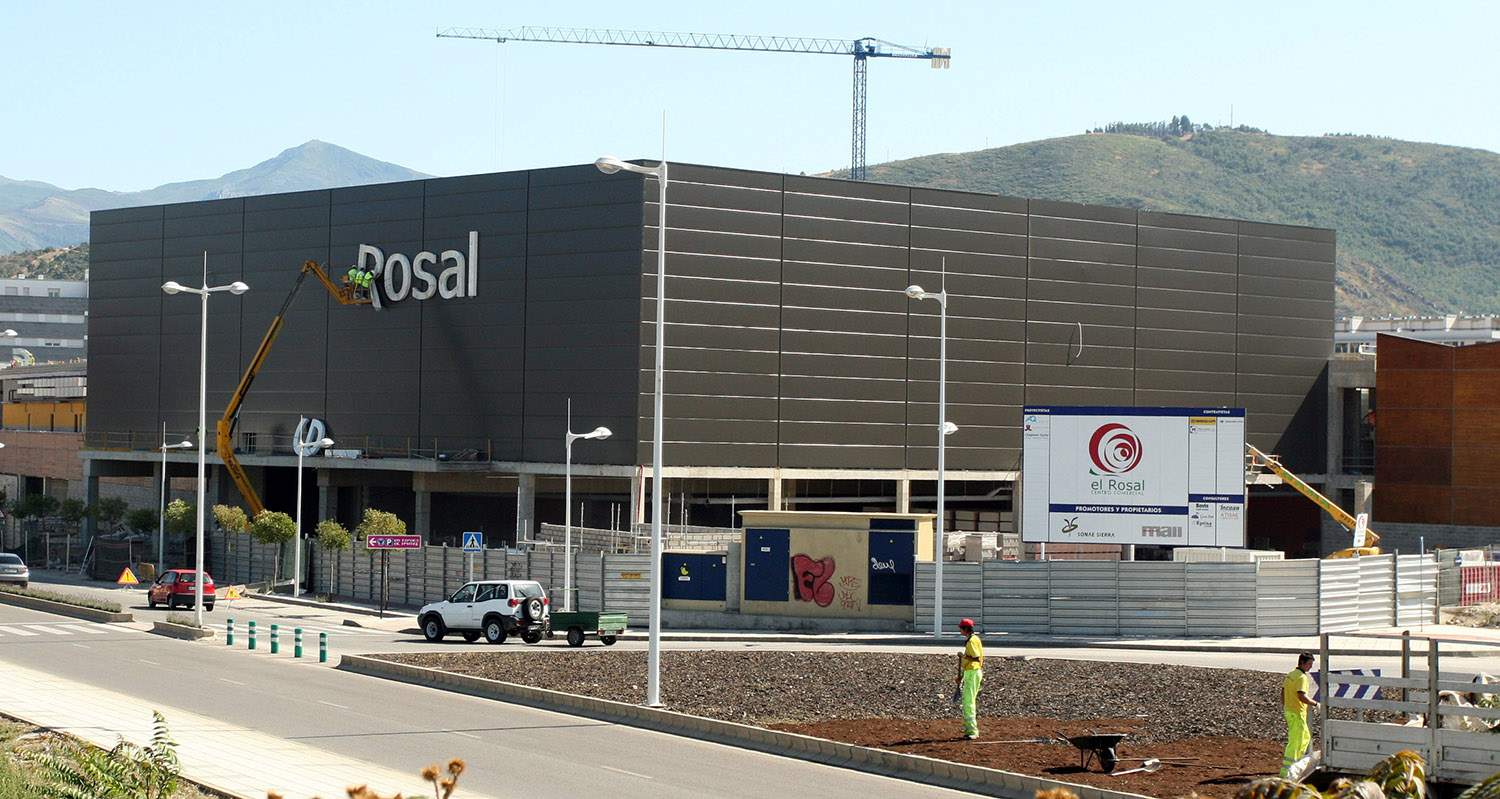 Obras en la fachada de El Rosal Obras en la fachada de El Rosal