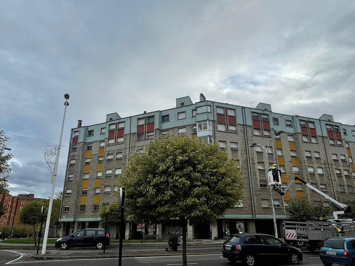 Instalación de luces de navidad en Ponferrada