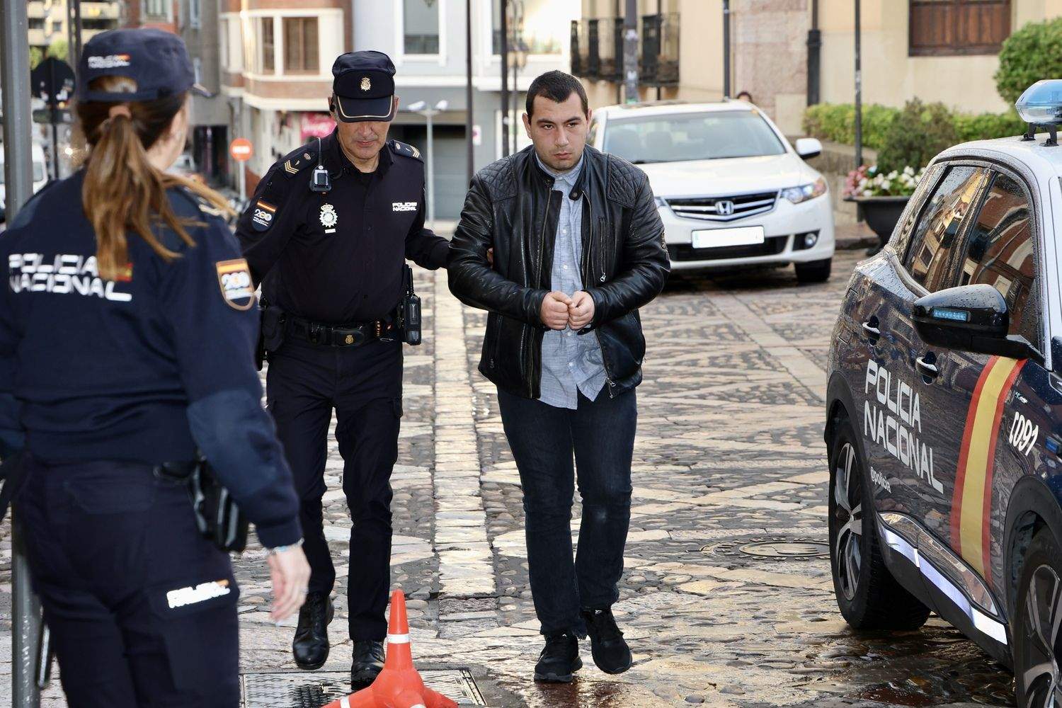 Primera sesión del juicio contra A.R.T.S., acusado de los delitos de asesinato y amenazas en el ámbito familiar por presuntamente haber matado a su madre durante la navidad de 2022 | Campillo / ICAL Primera sesión del juicio contra A.R.T.S., acusado de los delitos de asesinato y amenazas en el ámbito familiar por presuntamente haber matado a su madre durante la navidad de 2022 | Campillo / ICAL