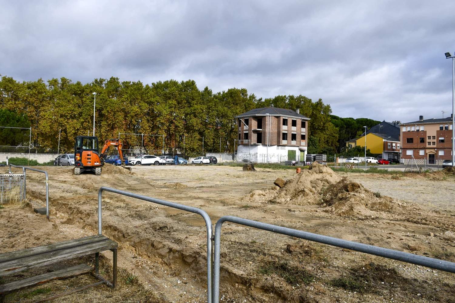 Campo de fútbol de Cuatrovientos (11) Campo de fútbol de Cuatrovientos (11)
