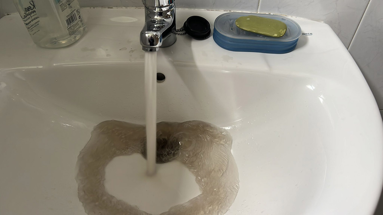 Agua no potable del grifo en Puente de Domingo Florez
