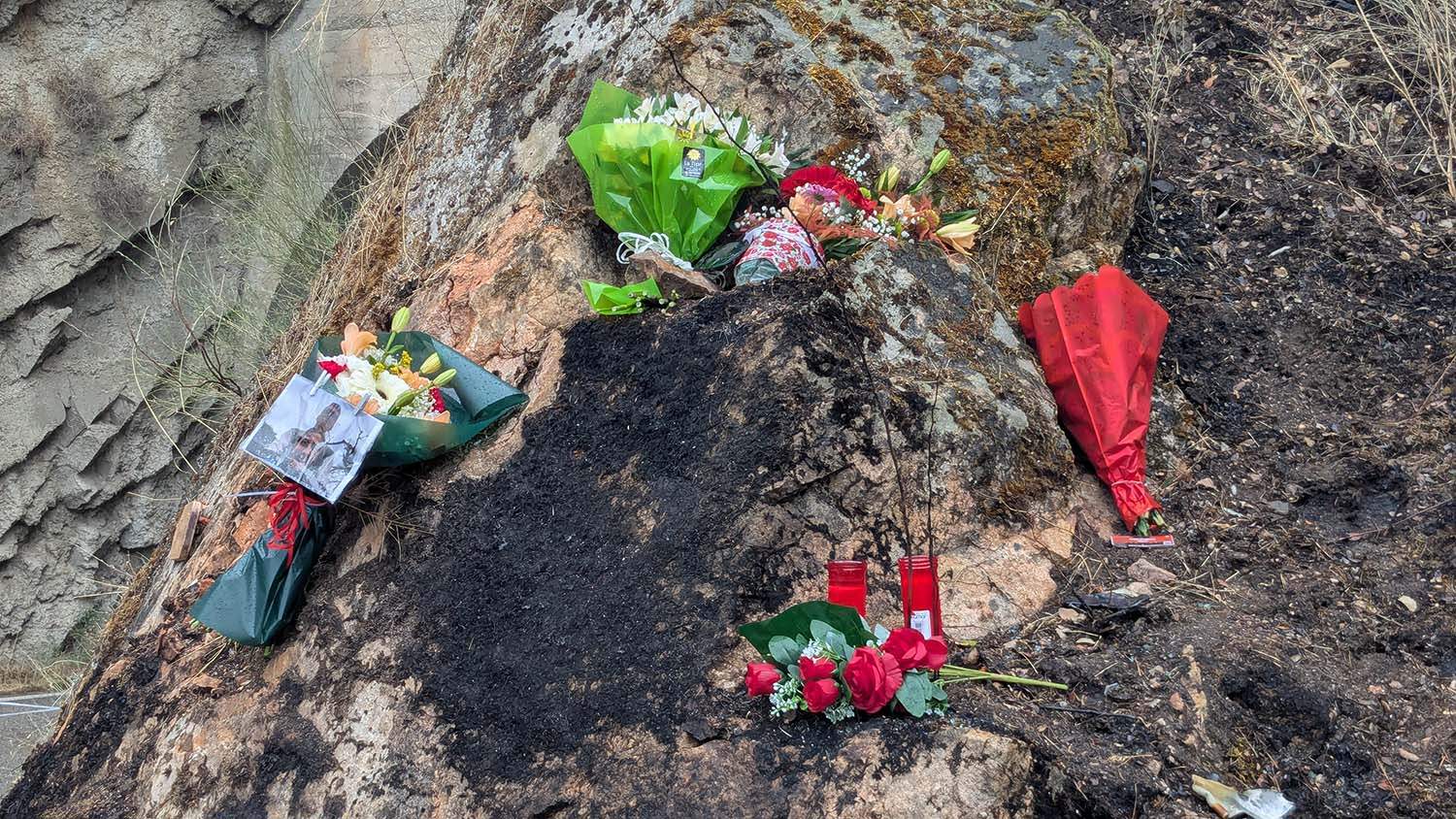 Homenaje en el punto donde tuvo lugar el accidente