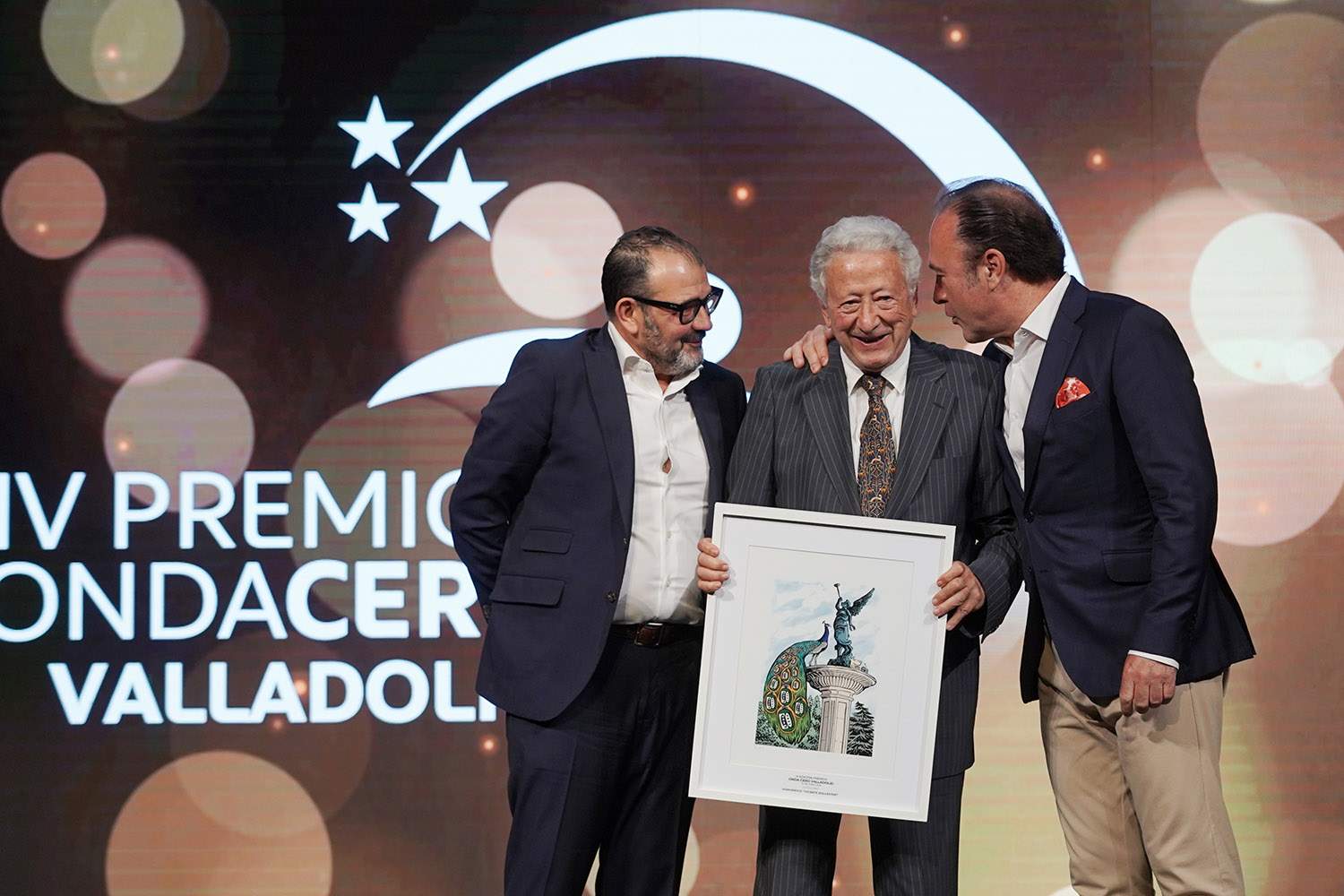 Rubén Cacho ICAL . Antonio Pelayo recoge uno de los IV Premios Onda Cero Valladolid Rubén Cacho ICAL . Antonio Pelayo recoge uno de los IV Premios Onda Cero Valladolid
