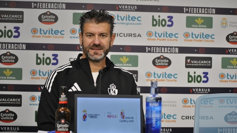 El entrenador de la Ponferradina, Fernando Estévez