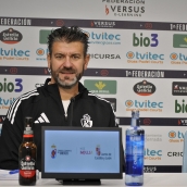 El entrenador de la Ponferradina, Fernando Estévez