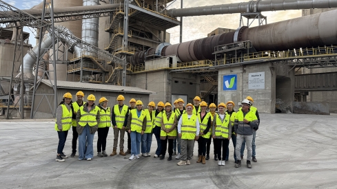 Cementos Cosmos recibe la visita de 20 profesiores del Bierzo