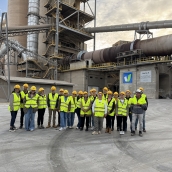 Cementos Cosmos recibe la visita de 20 profesiores del Bierzo