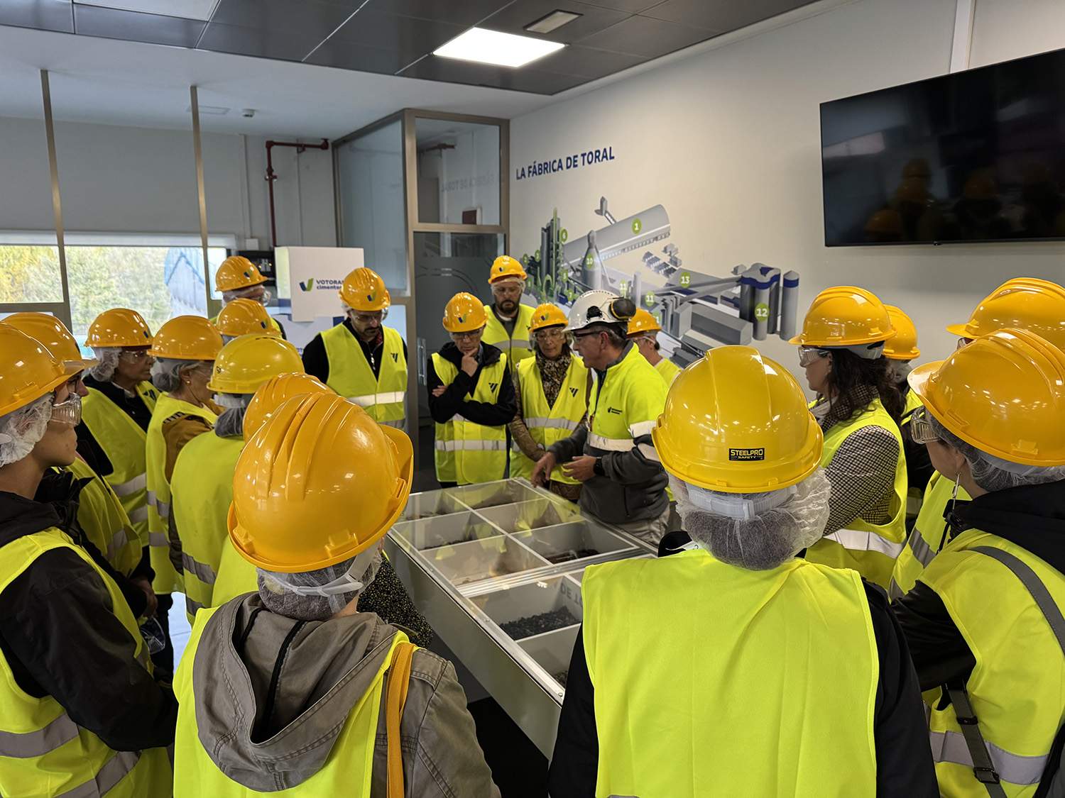 Visita de los profesores a Cementos Cosmos 2 Visita de los profesores a Cementos Cosmos 2