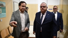 El consejero de Sanidad, Alejandro Vázquez Ramos, durante su visita la Unidad de Afrontamiento Activo del Dolor Crónico en Ponferrada, junto al coordinador de la Unidades de Dolor, Federico Montero. El consejero de Sanidad, Alejandro Vázquez Ramos, durante su visita la Unidad de Afrontamiento Activo del Dolor Crónico en Ponferrada, junto al coordinador de la Unidades de Dolor, Federico Montero.