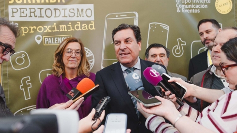 Lucía Burón Cabrero ICAL. El consejero de Economía y Hacienda y portavoz, Carlos Fernández Carriedo, participa en la apertura de las II Jornadas de Periodismo de Proximidad. Lucía Burón Cabrero ICAL. El consejero de Economía y Hacienda y portavoz, Carlos Fernández Carriedo, participa en la apertura de las II Jornadas de Periodismo de Proximidad.