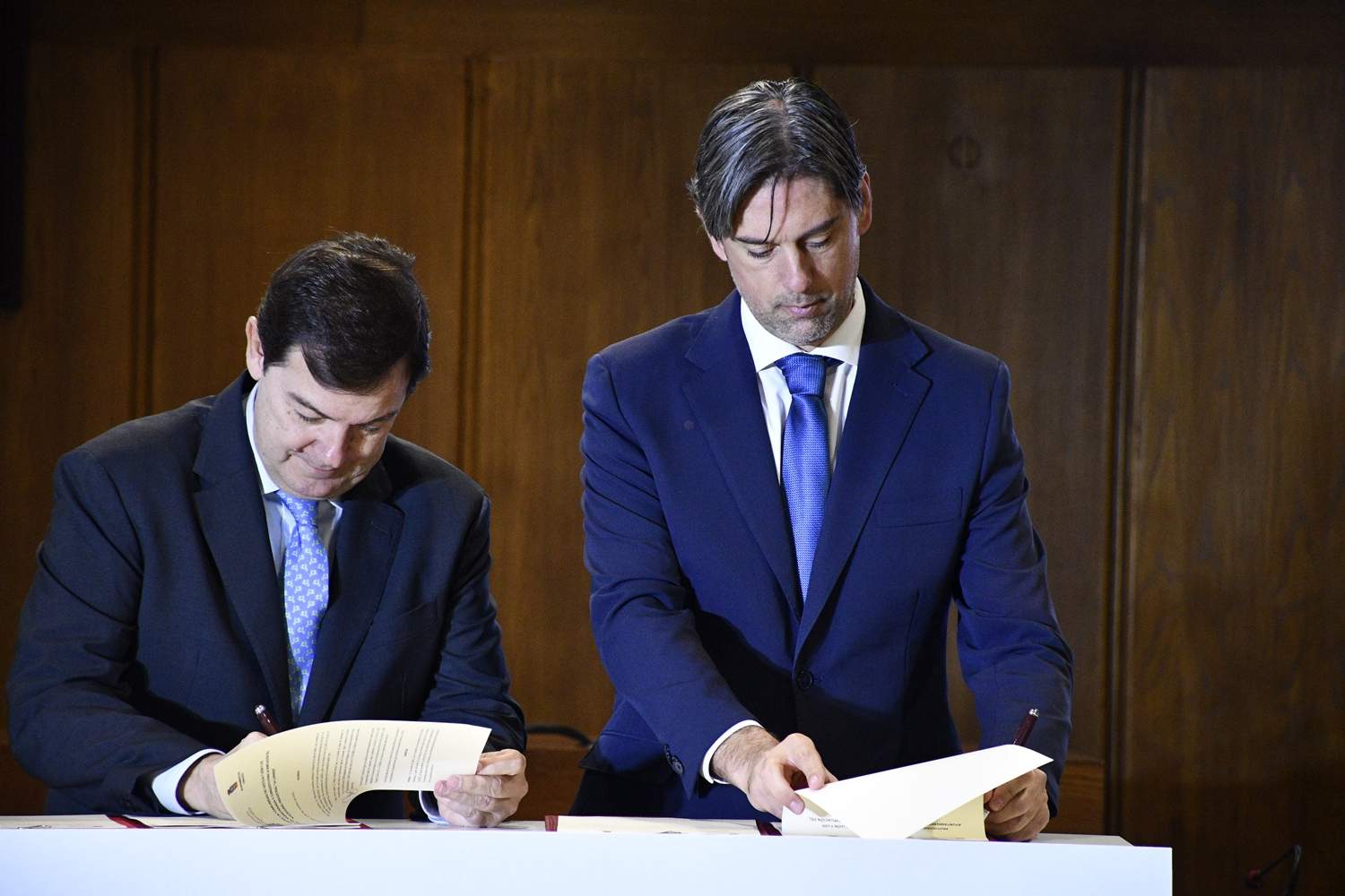 Firma de la ampliación del polígono industrial de la llanada (3) Firma de la ampliación del polígono industrial de la llanada (3)