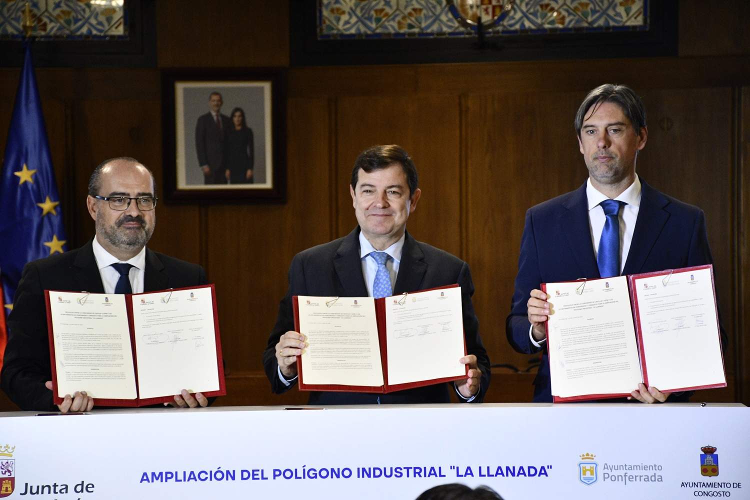 Firma de la ampliación del polígono industrial de la llanada (5) Firma de la ampliación del polígono industrial de la llanada (5)