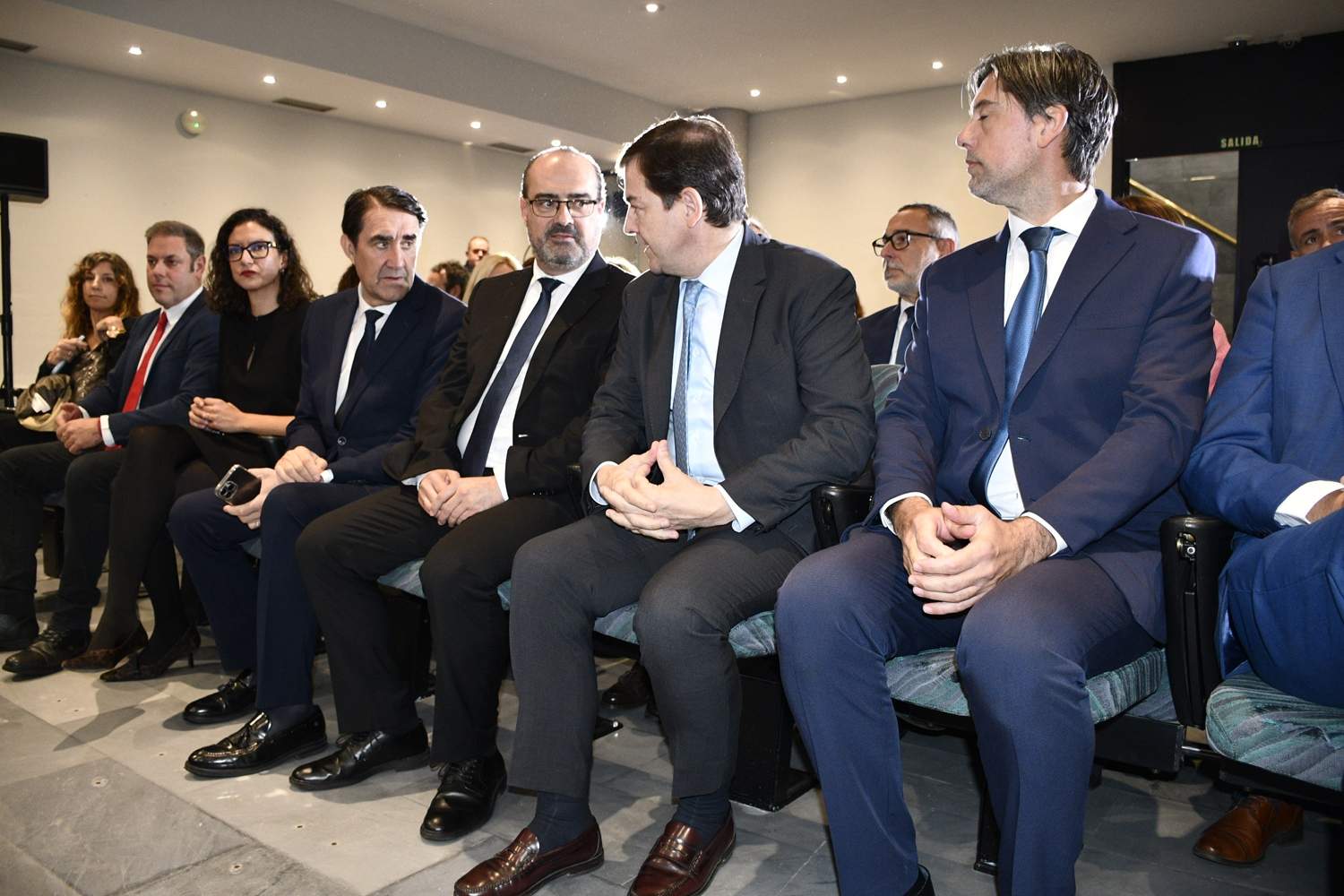 Firma de la ampliación del polígono industrial de la llanada (8) Firma de la ampliación del polígono industrial de la llanada (8)