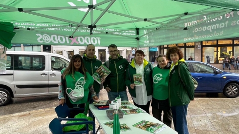 CSIF recogida de firmas | CSIF reclama en Ponferrada una Ley de Enfermería Escolar para garantizar atención en 53 centros del Bierzo CSIF recogida de firmas | CSIF reclama en Ponferrada una Ley de Enfermería Escolar para garantizar atención en 53 centros del Bierzo