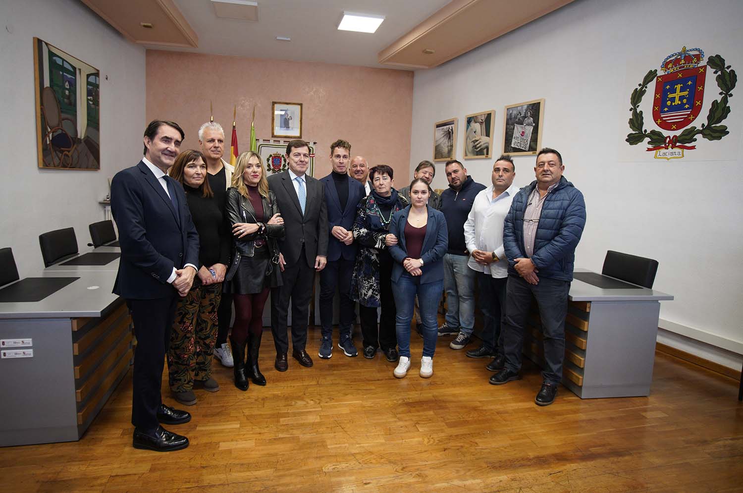 César Sánchez ICAL. El presidente de la Junta de Castilla y León, Alfonso Fernández Mañueco (I), junto al alcalde de Villablino, Mario Rivas (D), durante la firma del protocolo para un nuevo polígono (2)