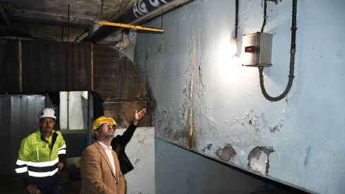 Estado de las piscinas Lydia Valentín. Visita del alcalde de Ponferrada, Marco Morala