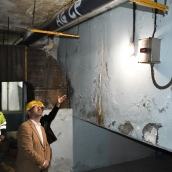 Estado de las piscinas Lydia Valentín. Visita del alcalde de Ponferrada, Marco Morala